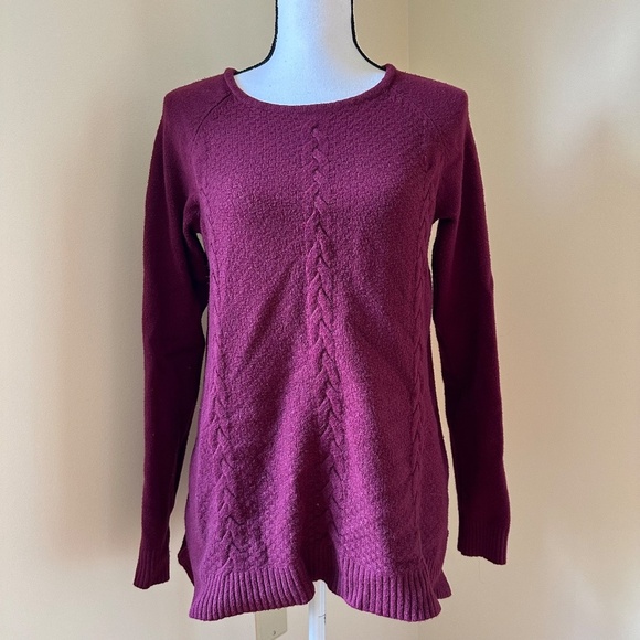 **CYRUS* Maroon Long Sleeve Sweater Size Medium - Picture 1 of 7